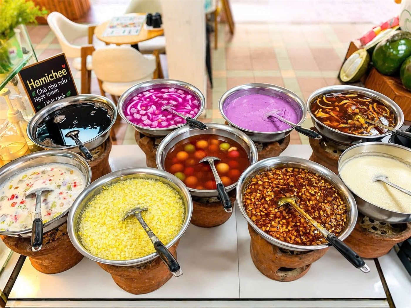 Gian hàng chè nóng mỗi ngày